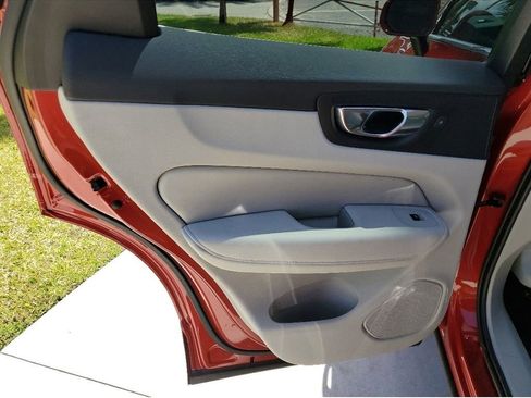 Used 2023 Volvo XC60 B5 Plus w/ Protection Package Premier image 10