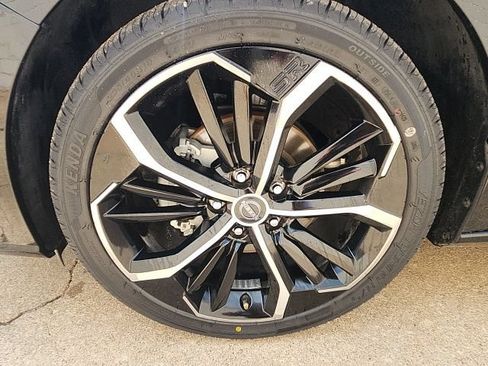 Used 2025 Nissan Altima 2.5 SR FWD image 13