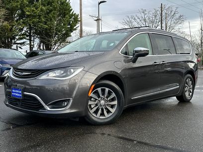 Used 2019 Chrysler Pacifica Limited w/ Advanced Safetytec Group