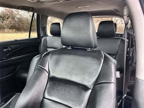 Certified 2019 Honda Pilot Touring image 25
