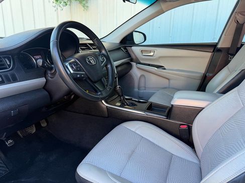 Used 2016 Toyota Camry SE w/ Moonroof Package FWD image 11