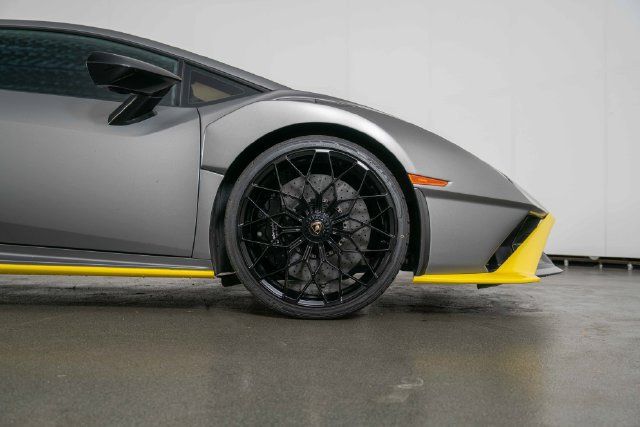 Used 2022 Lamborghini Huracan STO RWD image 11