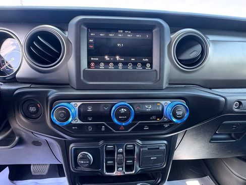 Used 2022 Jeep Gladiator Sport AWD/4WD image 22