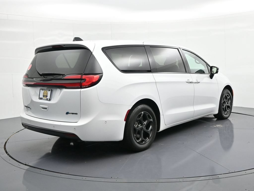 Used 2024 Chrysler Pacifica Limited FWD image 6