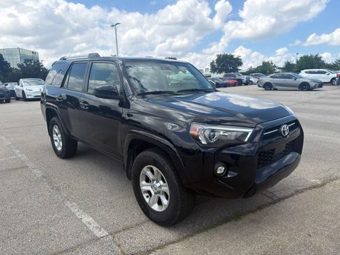 Used 2024 Toyota 4Runner SR5 AWD/4WD image 2