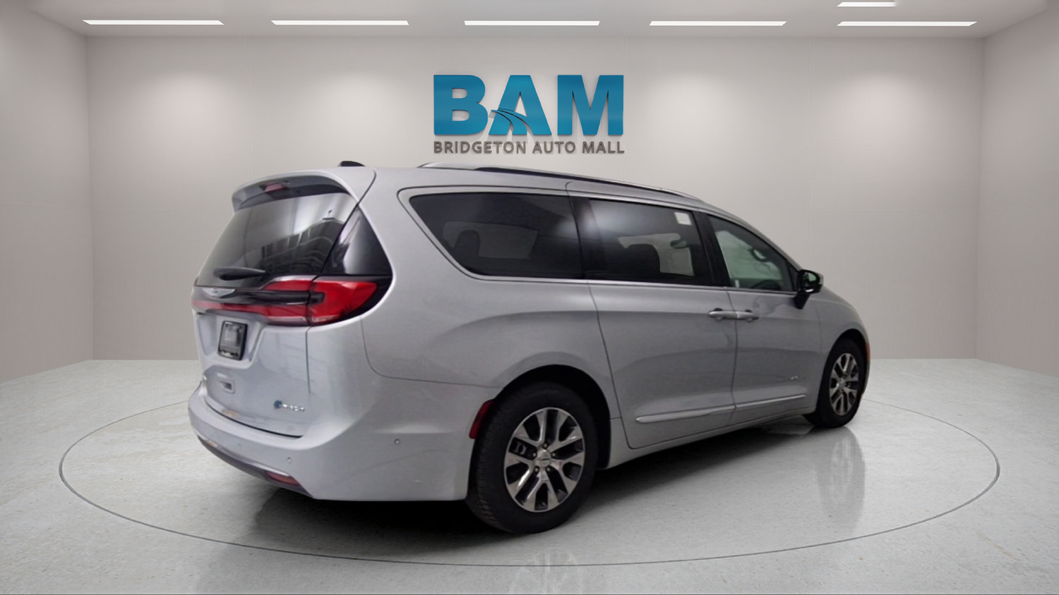 Used 2023 Chrysler Pacifica Pinnacle FWD image 7
