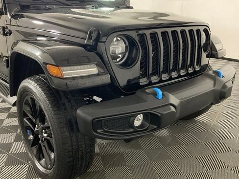 Used 2022 Jeep Wrangler Unlimited Sahara w/ Cold Weather Group AWD/4WD image 8