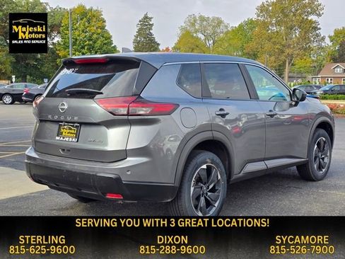 Used 2024 Nissan Rogue SV image 8