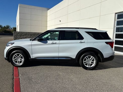 Used 2025 Ford Explorer Active AWD/4WD image 8