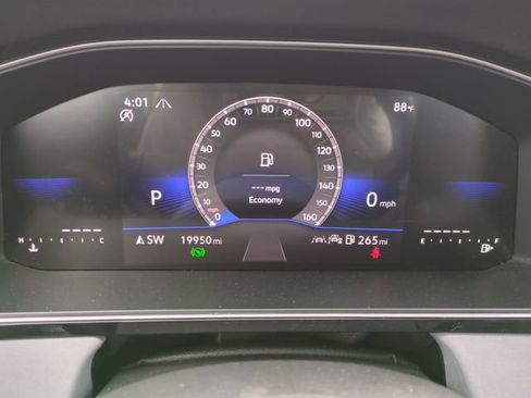 Used 2025 Volkswagen Jetta SE FWD image 30