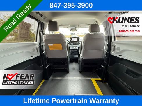 Used 2025 Toyota Sienna LE image 43