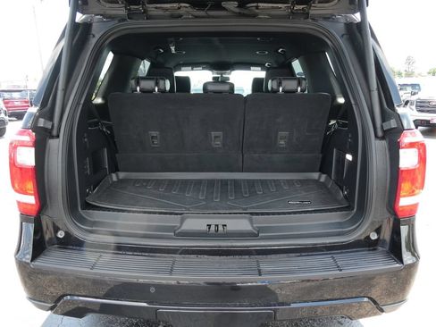 Used 2020 Ford Expedition XLT w/ Equipment Group 202A AWD/4WD image 18