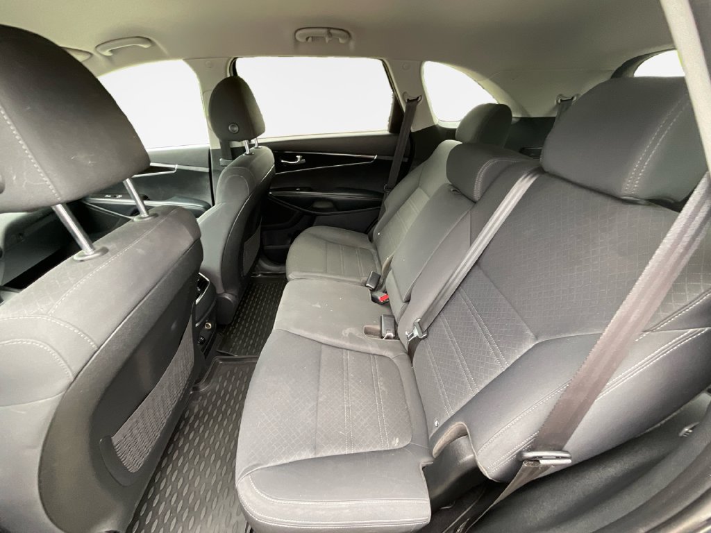 Used 2020 Kia Sorento LX AWD/4WD image 24