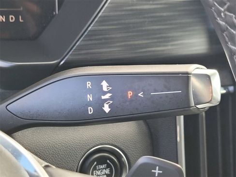 Used 2025 GMC Acadia Elevation image 28