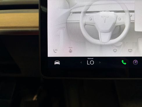 Used 2021 Tesla Model Y Long Range AWD/4WD image 19