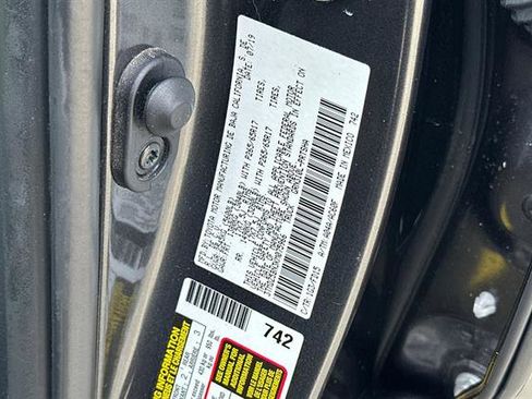 Used 2019 Toyota Tacoma TRD Sport image 31