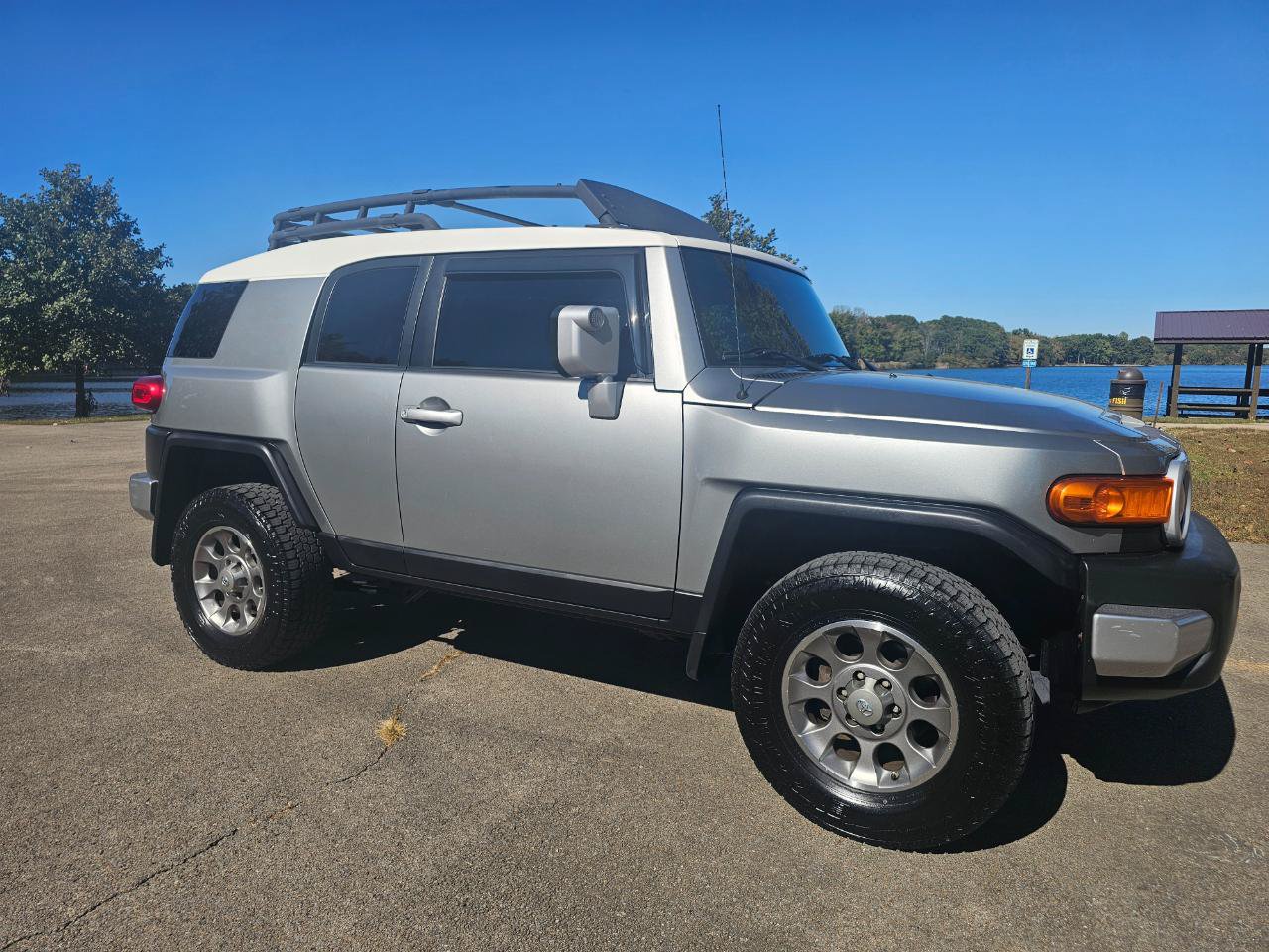 Used 2011 Toyota FJ Cruiser 4WD w/ Convenience Pkg image 2