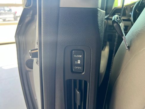 Used 2018 Honda Odyssey EX-L image 20