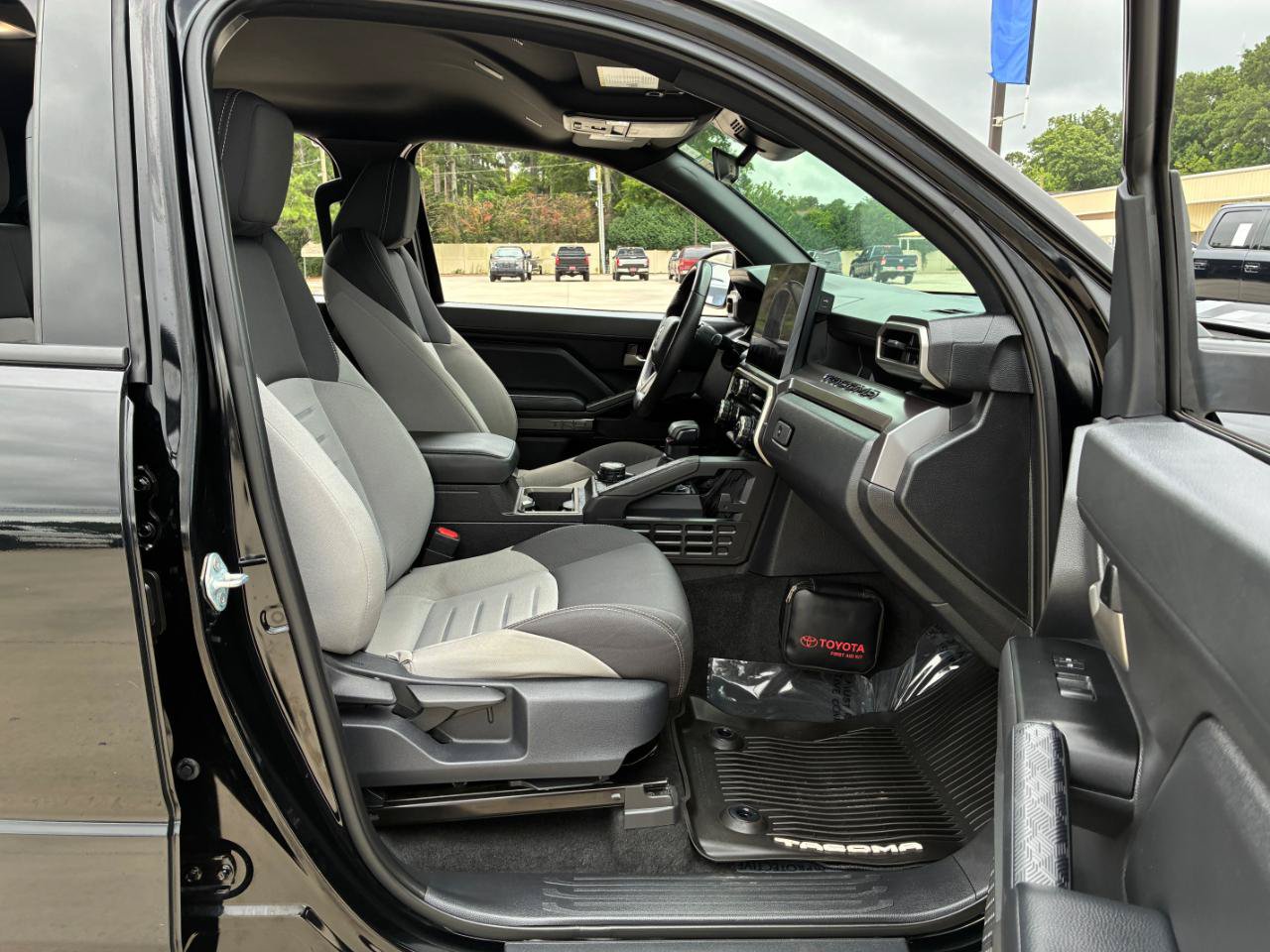 Used 2025 Toyota Tacoma TRD Sport AWD/4WD image 13