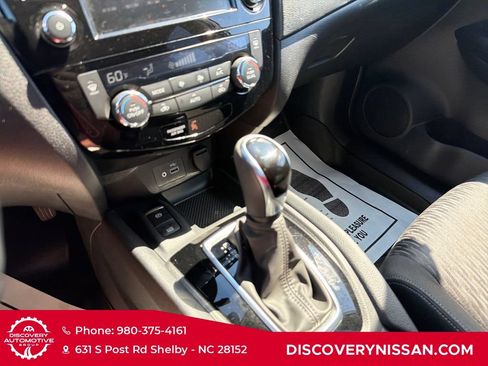 Used 2019 Nissan Rogue SV w/ Premium Package FWD image 21