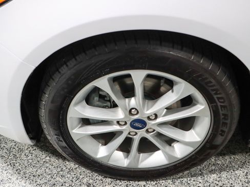 Used 2019 Ford Fusion SE image 11