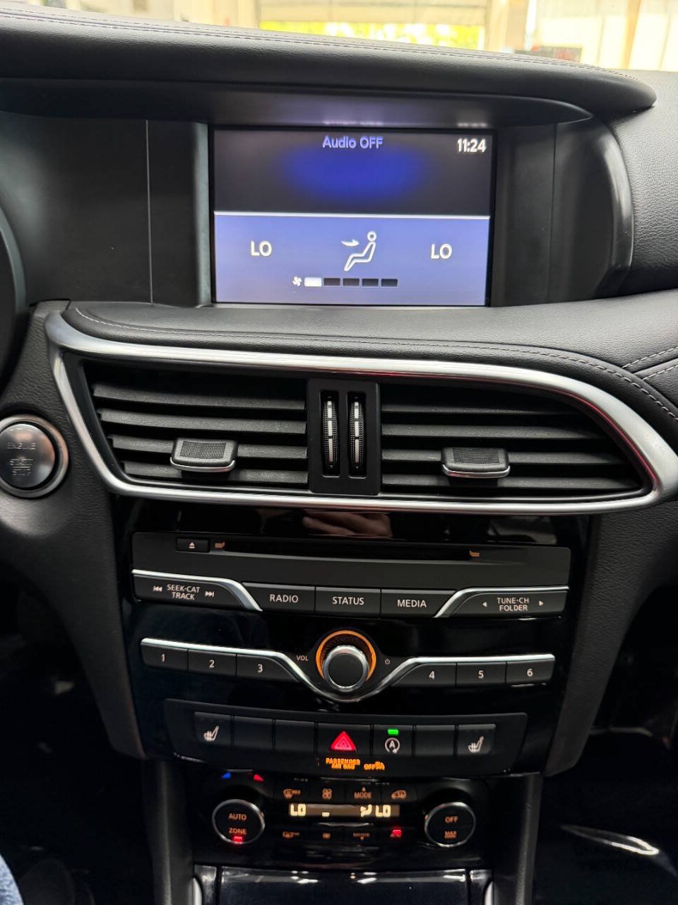 Used 2018 INFINITI QX30 FWD image 25