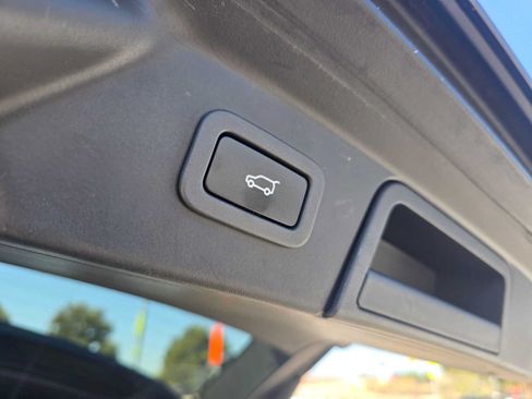 Used 2019 Land Rover Range Rover Velar R-Dynamic SE AWD/4WD image 16