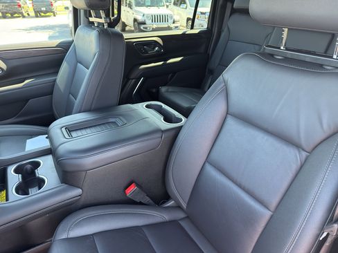 Used 2024 Chevrolet Suburban LT image 13