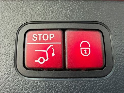 Used 2020 Mercedes-Benz GLC 300 4MATIC image 28