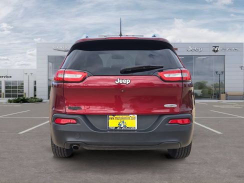 Used 2018 Jeep Cherokee Latitude Plus FWD image 4