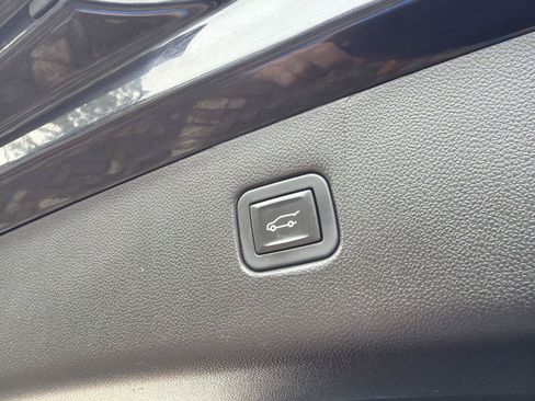 Used 2020 Chevrolet Blazer LT FWD image 40