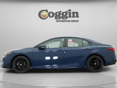 New 2026 Toyota Camry SE FWD image 6