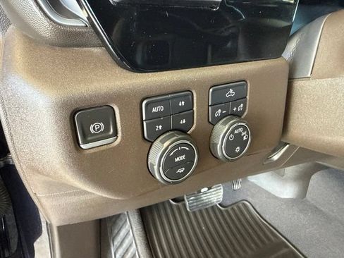 Used 2023 Chevrolet Silverado 1500 LT w/ Z71 Off-Road Package AWD/4WD image 16