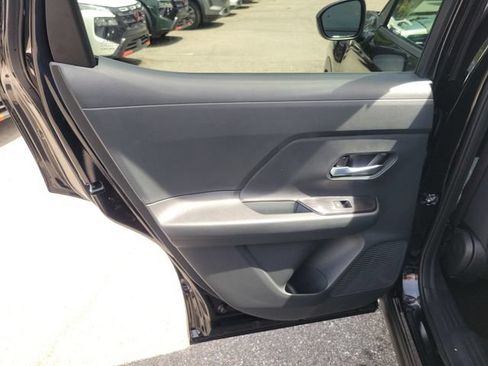 Used 2025 Nissan Kicks SV FWD image 9