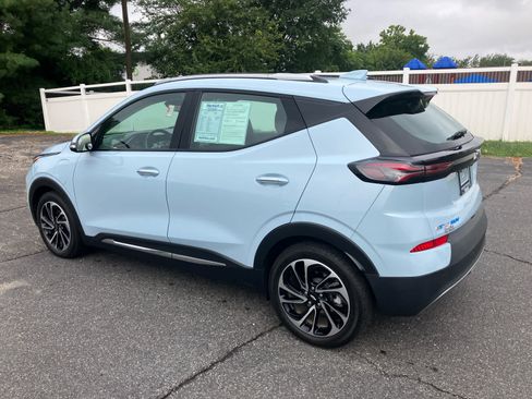 Used 2023 Chevrolet Bolt EUV Premier w/ Sun & Sound Package FWD image 4