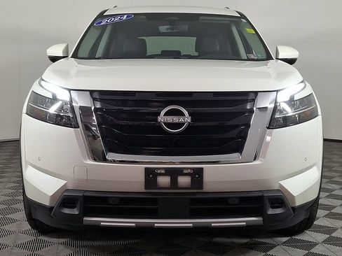 Used 2024 Nissan Pathfinder SL AWD/4WD image 5