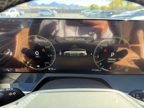 Used 2025 INFINITI QX80 Sensory image 16