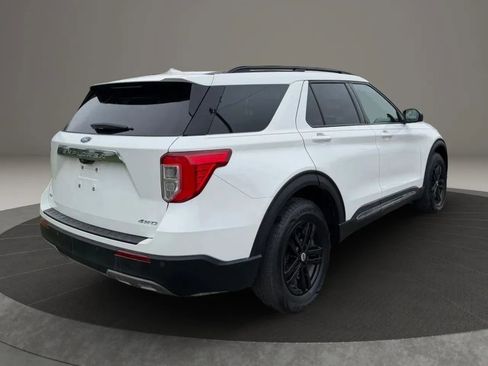 Used 2021 Ford Explorer XLT w/ Equipment Group 202A AWD/4WD image 5