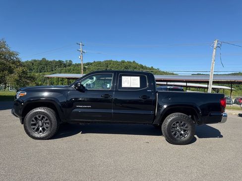 Used 2023 Toyota Tacoma SR5 AWD/4WD image 3