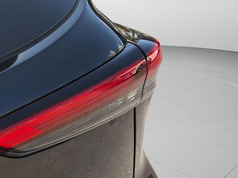 Used 2021 Toyota Highlander LE image 31