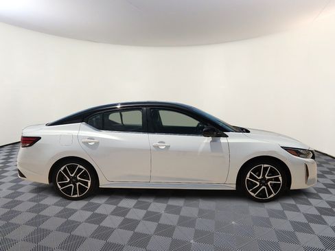 Used 2024 Nissan Sentra SR w/ SR Premium Package FWD image 5