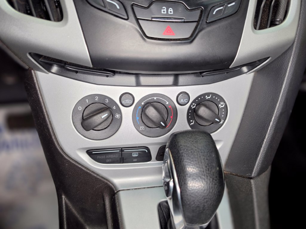 Used 2014 Ford Focus SE w/ Interior Protection Package FWD image 11