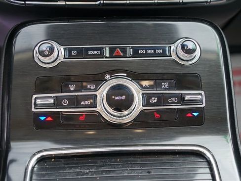 Used 2023 Lincoln Nautilus AWD w/ Premium Package image 17