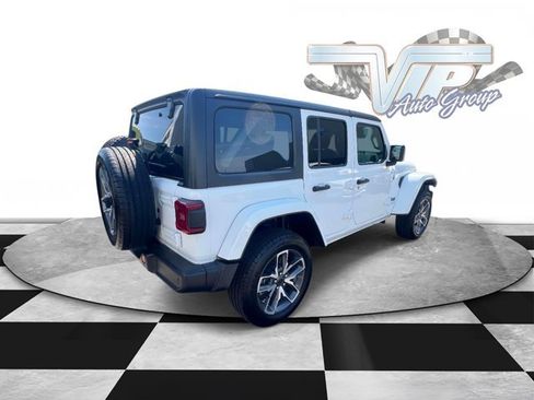 Used 2024 Jeep Wrangler Unlimited w/ Convenience Group AWD/4WD image 4