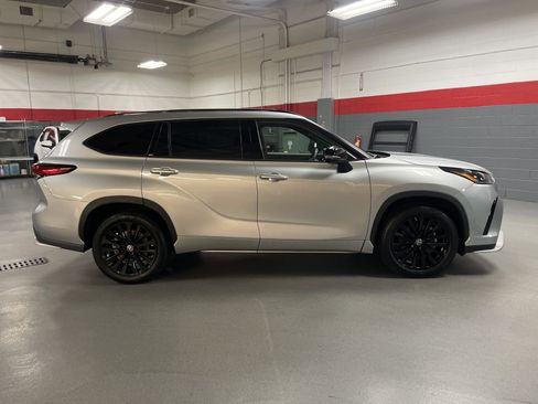 Certified 2023 Toyota Highlander XSE image 11