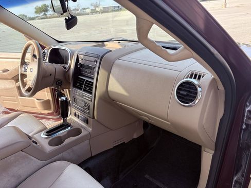 Used 2007 Ford Explorer Sport Trac Limited RWD image 31