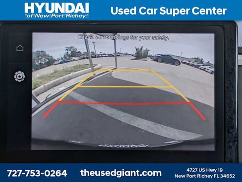 Used 2022 Hyundai Venue Limited FWD image 19