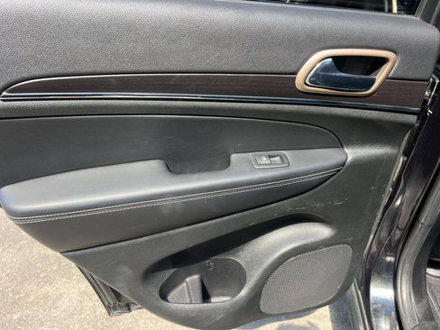 Used 2014 Jeep Grand Cherokee Limited image 28