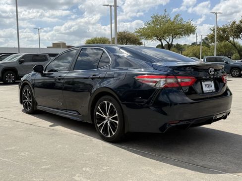 Used 2018 Toyota Camry SE FWD image 7