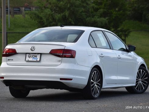 Used 2017 Volkswagen Jetta Sport FWD image 5
